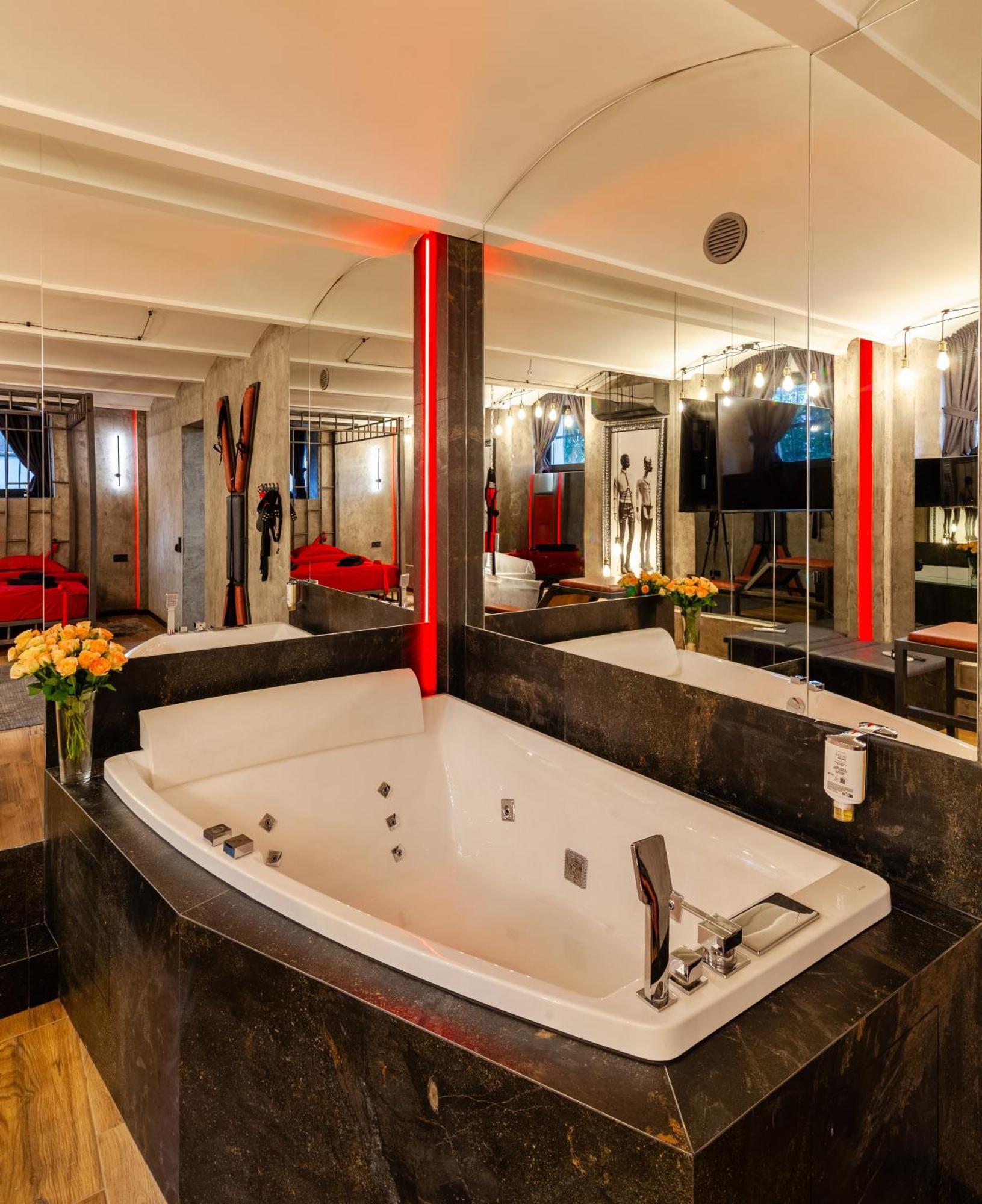 Royal Hot Jucuzzi Apartment Lviv Kültér fotó